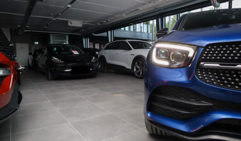 
								Mercedes-Benz GLC 300 e 4MATIC Coupé AMG Designo Night full									