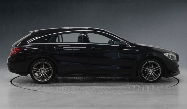
								Mercedes-Benz CLA 180 AMG Line full									