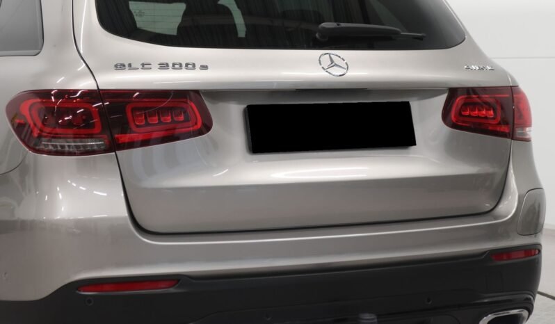 
								Mercedes-Benz GLC 300 e AMG full									