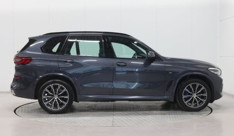 
								BMW X5 xDrive45e M Sport full									