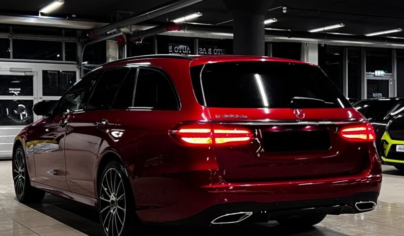 
								Mercedes-Benz E 300 de 4MATIC 2x AMG full									