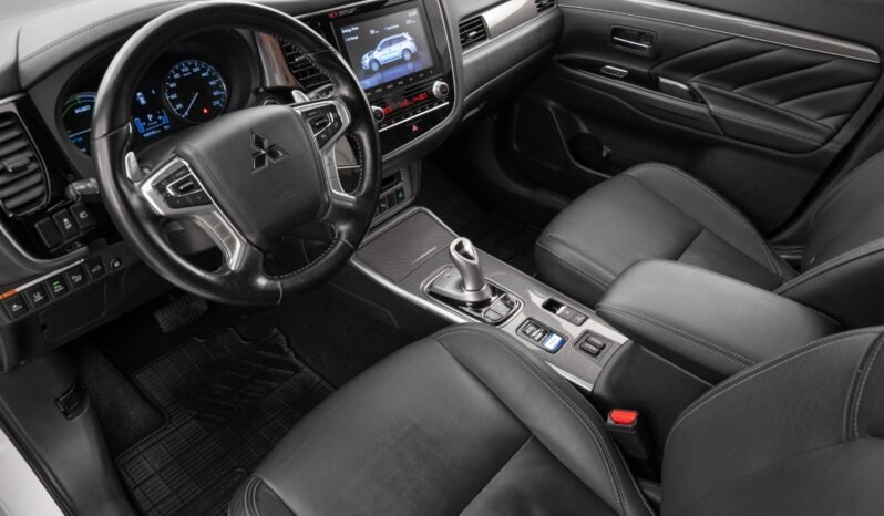 
								Mitsubishi Outlander PHEV 2.4 Instyle+ AWD full									