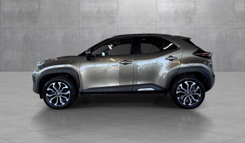 
								Toyota Yaris Cross 1.5 Hybrid AWD-i Active Tech full									