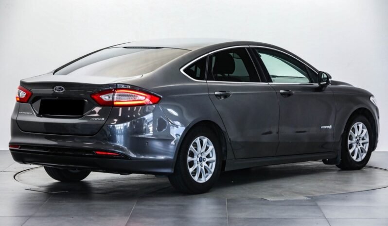 
								Ford Mondeo Hybrid full									
