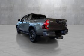 Toyota HiLux 2.8 D-4D 204 ch D-Cab 4WD SR+ Invincible X Automatique