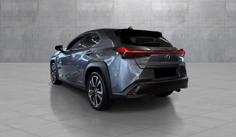 
								Lexus UX 250h AWD Luxury full									