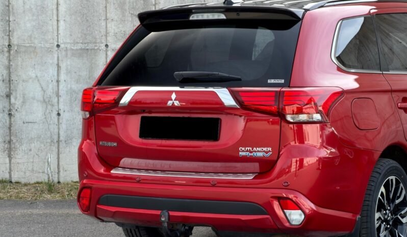 
								Mitsubishi Outlander PHEV S-Edition full									
