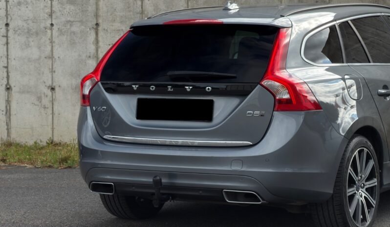 
								Volvo V60 D5 Twin Engine AWD Momentum full									