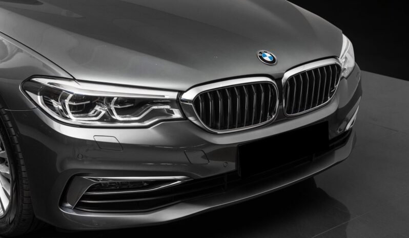 
								BMW 530d xDrive Luxury Line full									