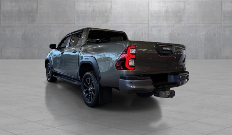 
								Toyota HiLux 2.8 D-4D 204 ch D-Cab 4WD SR+ Invincible X Automatique full									