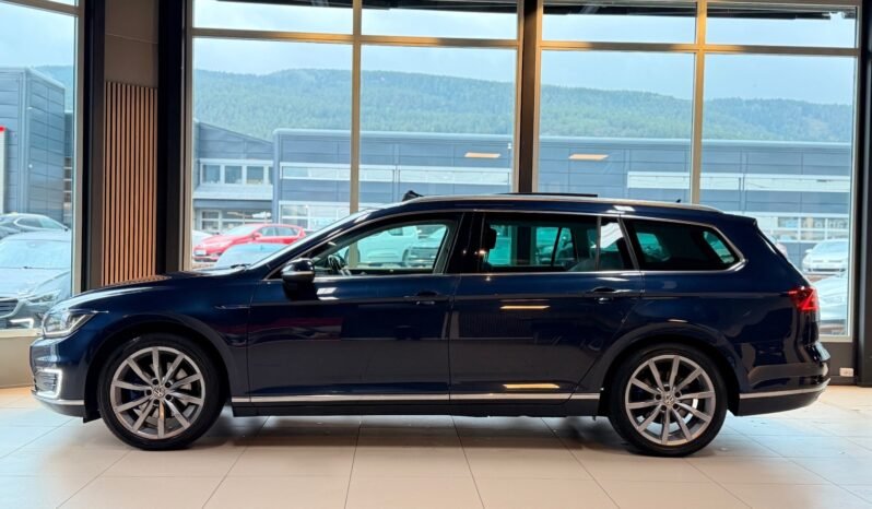 
								Volkswagen Passat GTE Highline full									