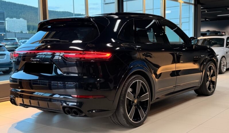 
								Porsche Cayenne E-Hybrid Sport Design full									