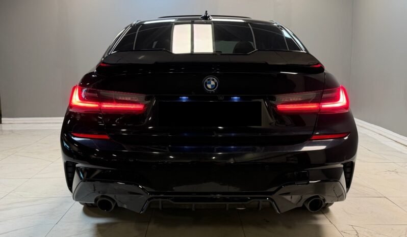 
								BMW 330e xDrive M-Sport full									