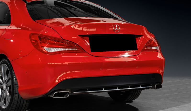
								Mercedes-Benz CLA 180 Automatique full									