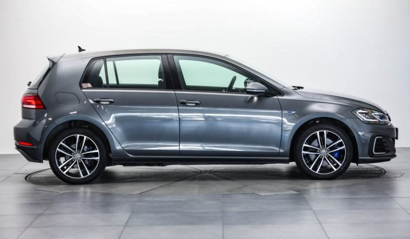 
								Volkswagen Golf VII GTE Facelift full									