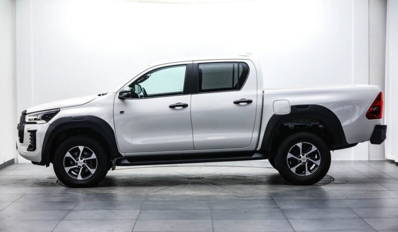 
								Toyota HiLux 2.8 D-4D 204 ch D-Cab 4WD GR Sport full									