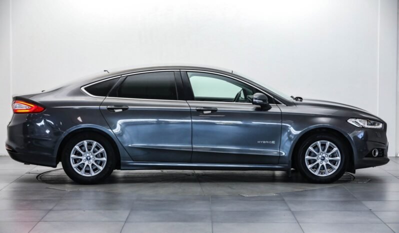 
								Ford Mondeo Hybrid full									
