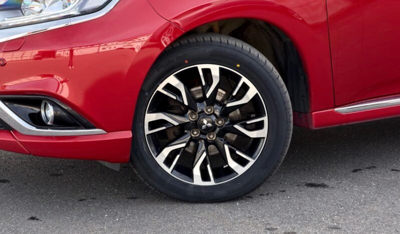
								Mitsubishi Outlander PHEV S-Edition full									