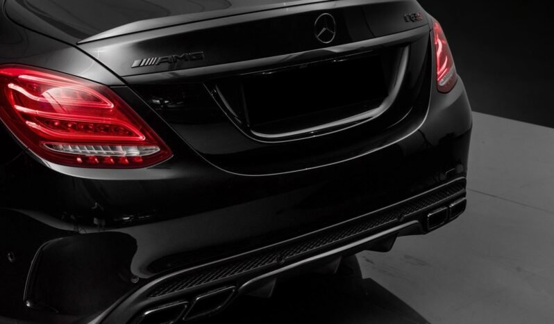 
								Mercedes-Benz C 63 S AMG 510 ch full									