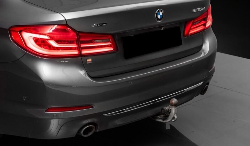 
								BMW 530d xDrive Luxury Line full									