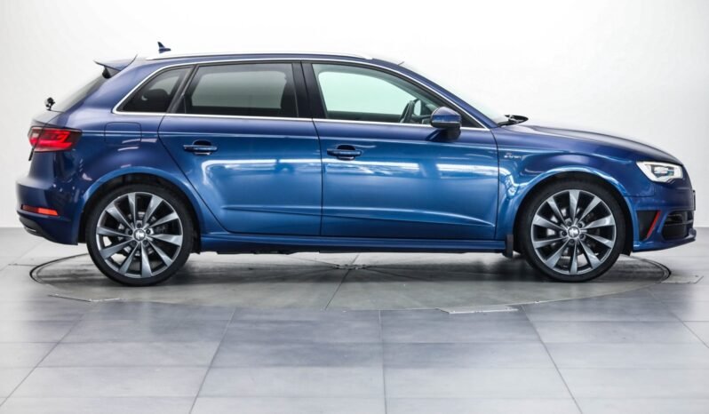 
								Audi A3 Sportback e-tron full									