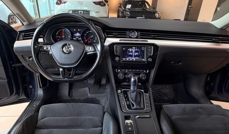 
								Volkswagen Passat GTE Highline full									