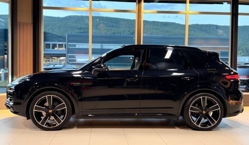 
								Porsche Cayenne E-Hybrid Sport Design full									