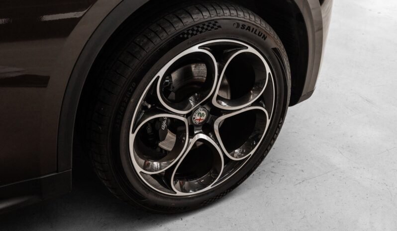 
								Alfa Romeo Stelvio 2.0 Turbo 280 ch Super AWD full									