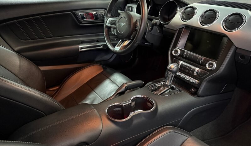 
								Ford Mustang GT Coupé 5.0 V8 full									