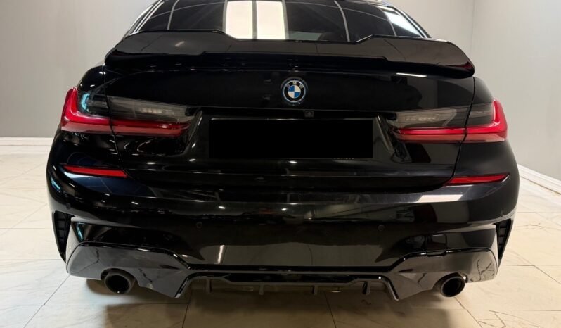 
								BMW 330e xDrive M-Sport full									
