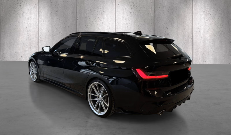 
								BMW 330e xDrive Touring M Sport full									