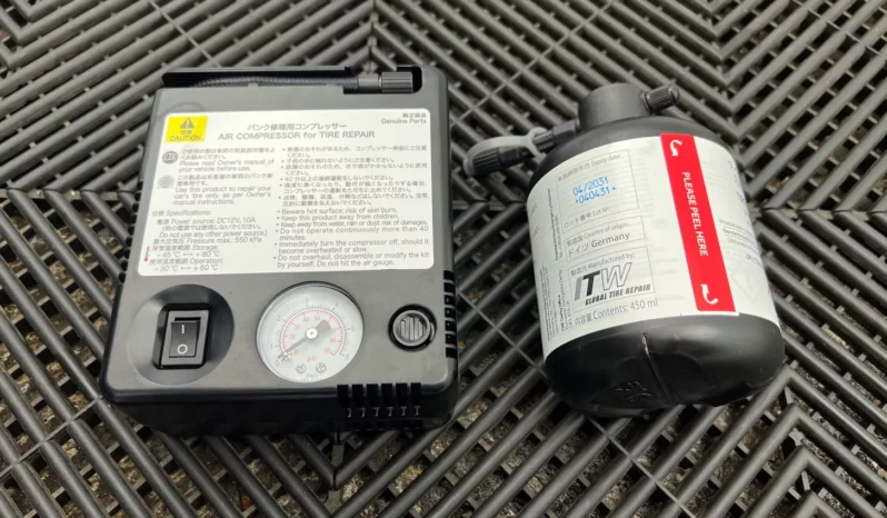 
								Toyota C-HR Collection Première Hybride Rechargeable 225 ch full									