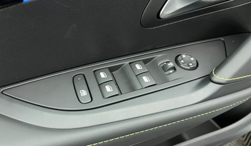
								PEUGEOT 208 GT Hybrid 110 e-DCS6 full									