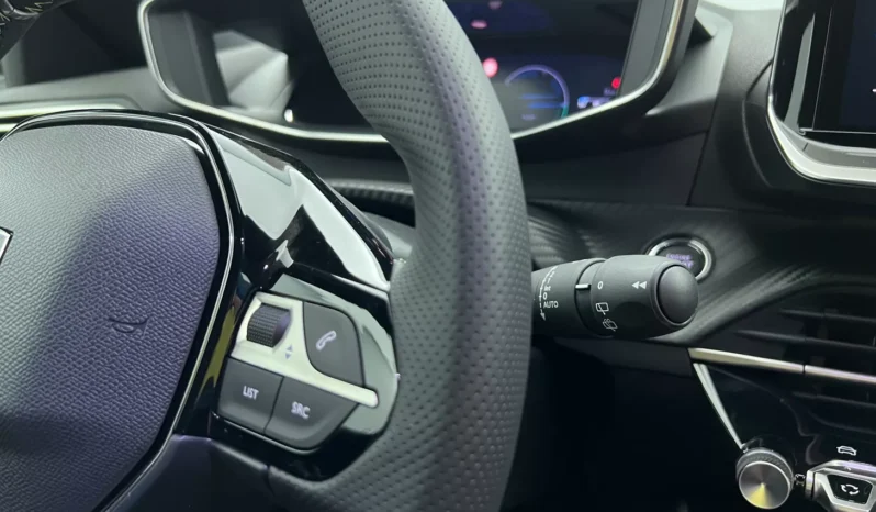 
								PEUGEOT 208 GT Hybrid 110 e-DCS6 full									
