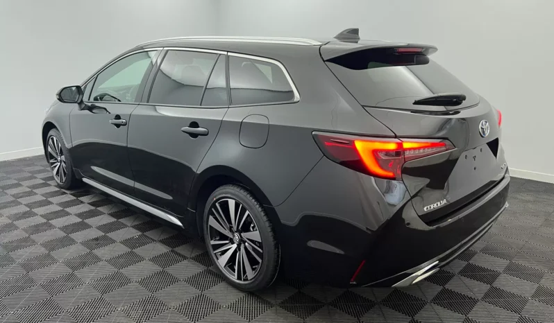 
								Toyota Corolla Touring Sports Design Hybride 178 ch full									