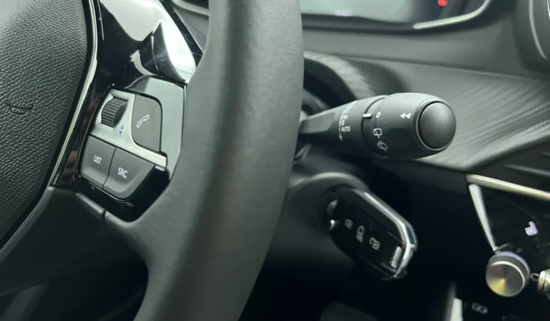 
								PEUGEOT 2008 Allure Hybrid 145 e-DCS6 full									