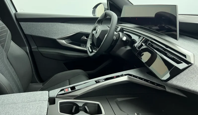 
								PEUGEOT 3008 GT Hybrid 145 e-DCS6 full									