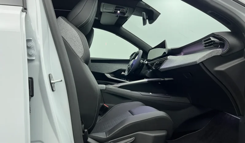 
								PEUGEOT 3008 GT Hybrid 145 e-DCS6 full									
