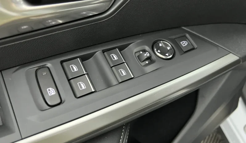 
								PEUGEOT 3008 GT Hybrid 145 e-DCS6 full									