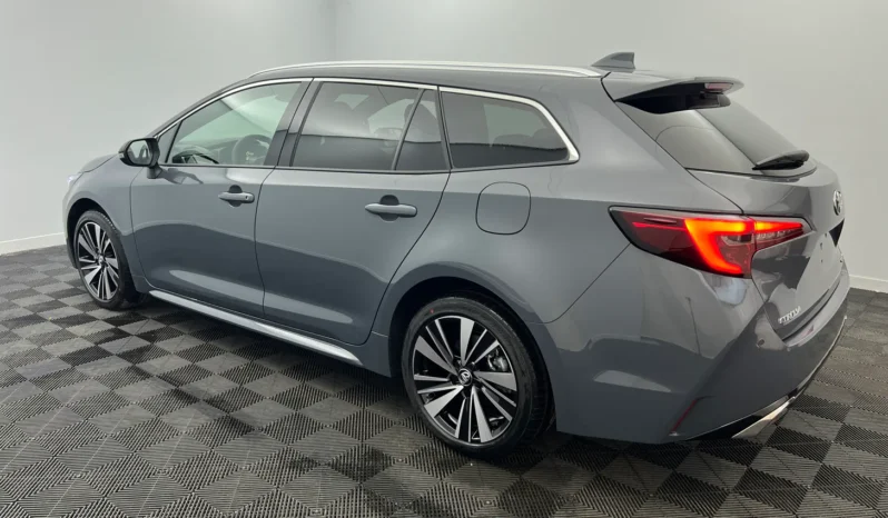 
								Toyota Corolla Touring Sports Design Hybrid 178 ch full									