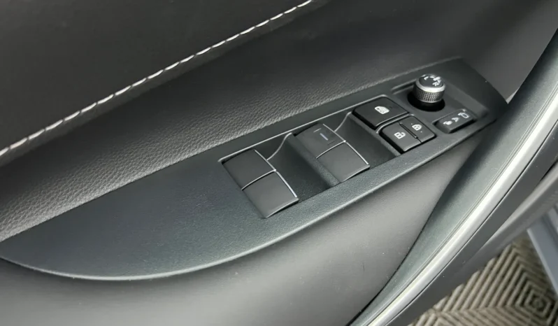 
								Toyota Corolla Touring Sports Design Hybrid 178 ch full									