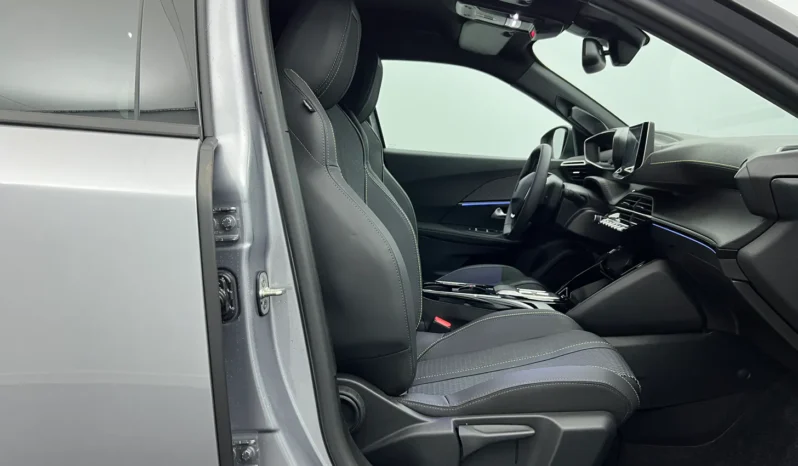 
								PEUGEOT 2008 GT Hybrid 145 e-DCS6 full									