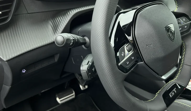 
								PEUGEOT 2008 GT Hybrid 145 e-DCS6 full									