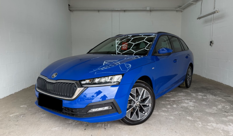 
								Škoda Octavia Combi Ambition full									