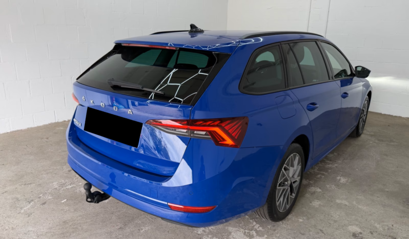 
								Škoda Octavia Combi Ambition full									