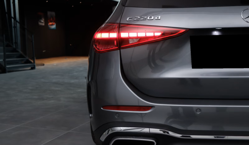 
								Mercedes-Benz C 220 d 4MATIC AMG Sport full									