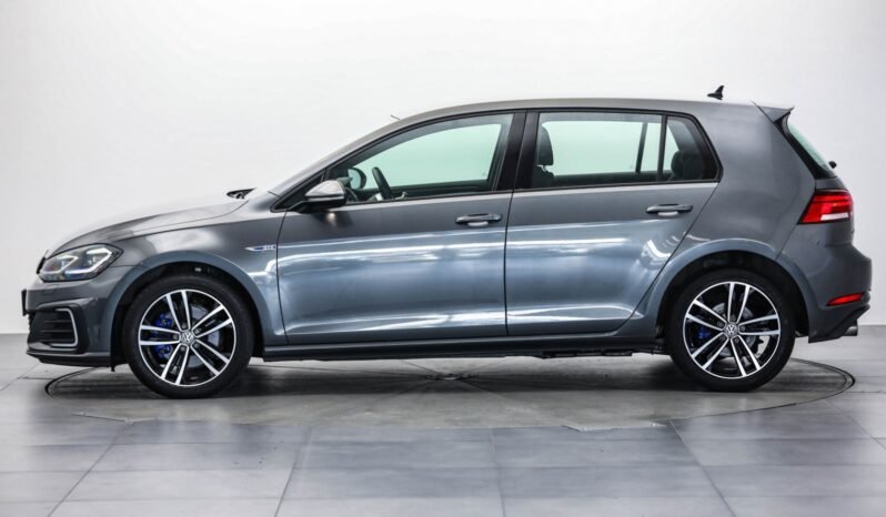 
								Volkswagen Golf VII GTE Facelift full									