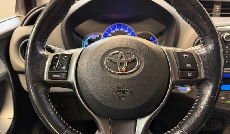 
								Toyota Yaris Hybrid full									