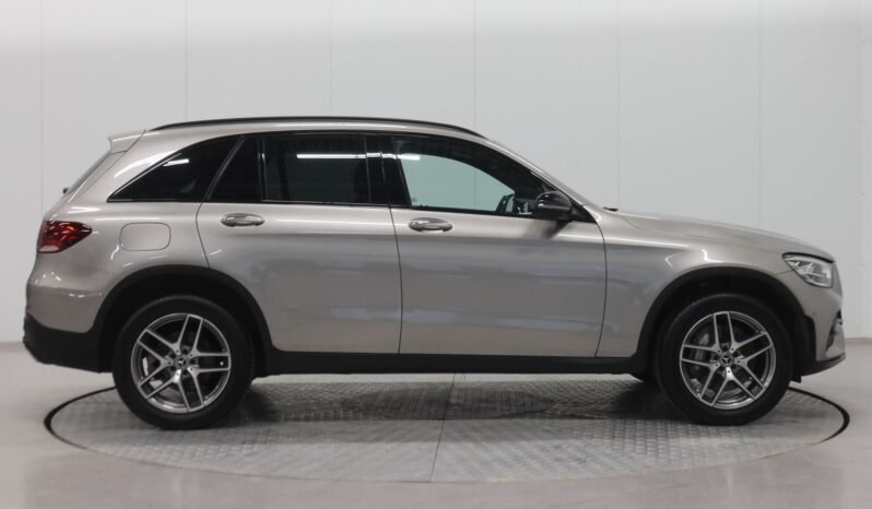 
								Mercedes-Benz GLC 300 e AMG full									