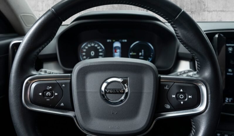 
								Volvo XC40 T5 Twin Engine Momentum full									